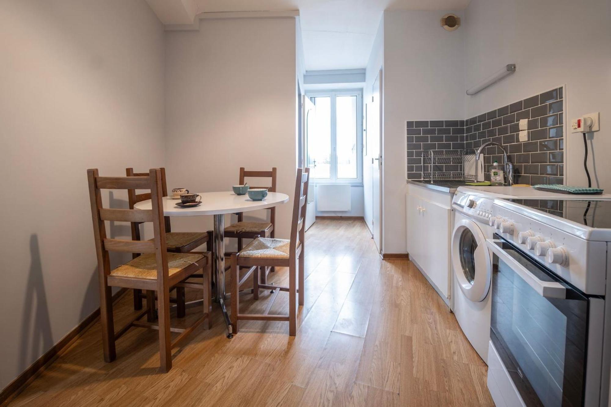 Grand Studio ✰ 35M² ✰ Centre ✰ 4Pers/2Lits ✰ Cuisine ✰ Wifi Cande Exterior photo